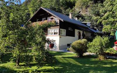 Landhaus Edelweiss Oetz Ferienwohnung Wohnzimmer mit Balkon